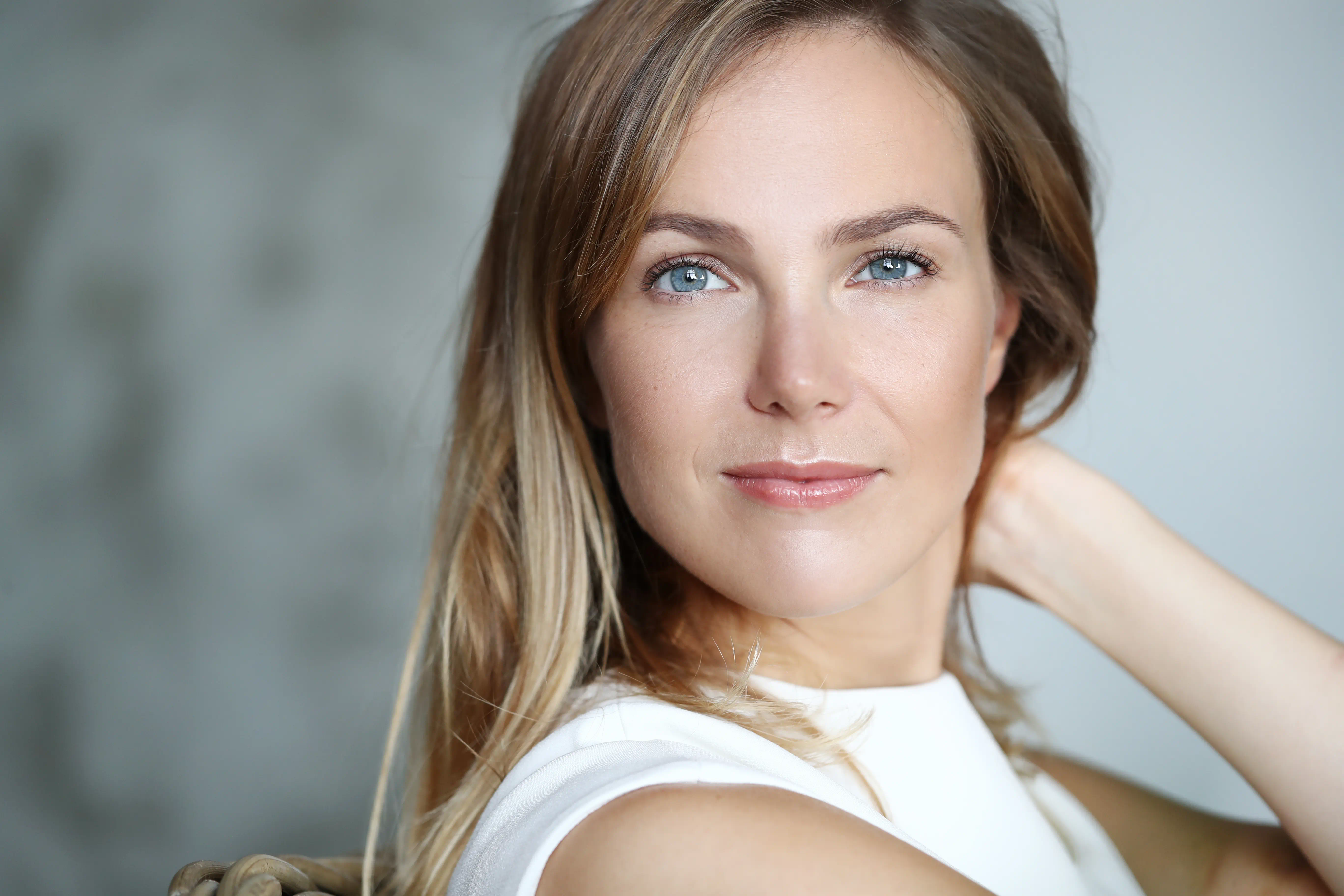 Rejuvenecimiento Facial - Mujer castaña